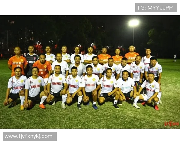 成都足球队现状揭秘:从训练到比赛的全景观察与分析 成都足球队现状揭秘:从训练到比赛的全景观察与分析