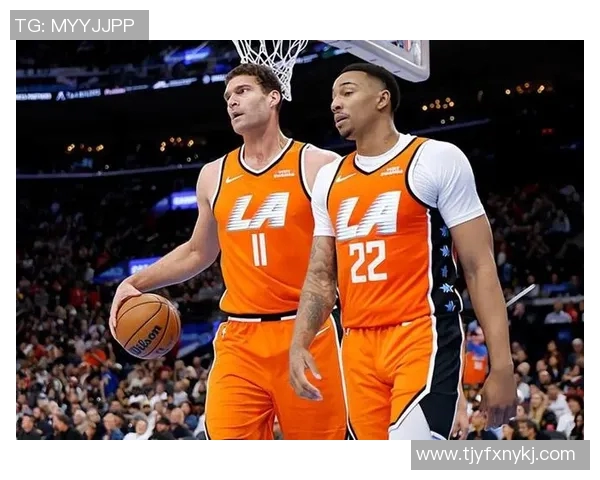 布鲁克洛佩斯：从NBA巨星到篮球战术的创新者与领军人物