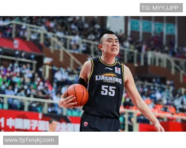 韩德君：从篮球场上的巨星到人生舞台的励志榜样