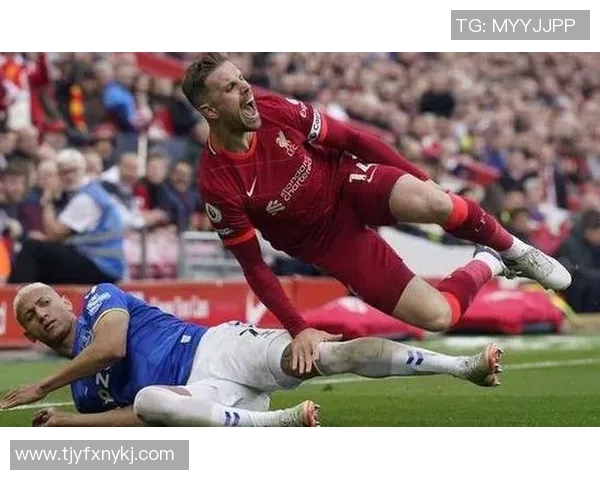 巴萨与米兰激战中争议判罚引发球迷热议与媒体关注