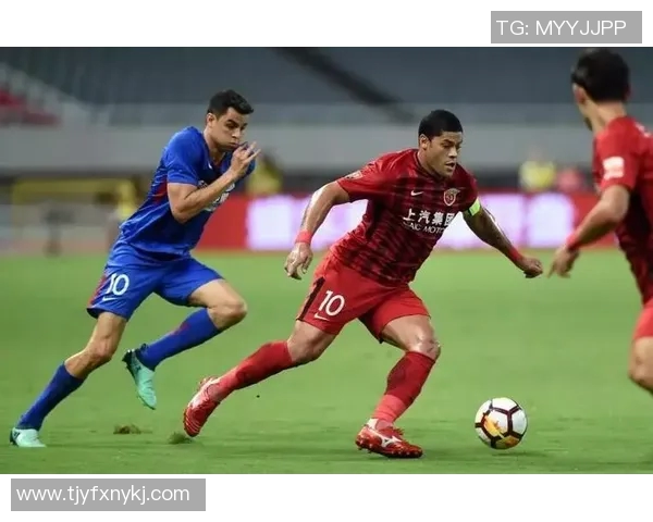 深圳与广州富力足球对决激战正酣谁将赢得这场南方德比的荣耀