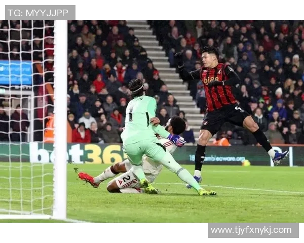 詹俊解读拜仁与利物浦的经典对决背后的战术与精彩瞬间 詹俊解读拜仁与利物浦的经典对决背后的战术与精彩瞬间