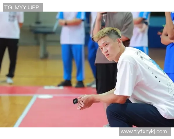 任骏飞领衔球队奋战新赛季展现篮球风采与拼搏精神的精彩瞬间 任骏飞领衔球队奋战新赛季展现篮球风采与拼搏精神的精彩瞬间