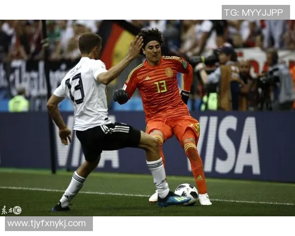 小牛与公牛小丁精彩对决进球瞬间引发球迷热烈欢呼 小牛与公牛小丁精彩对决进球瞬间引发球迷热烈欢呼