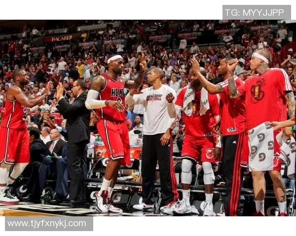 热火与勇士精彩对决录像回放全程回顾与精彩瞬间分析