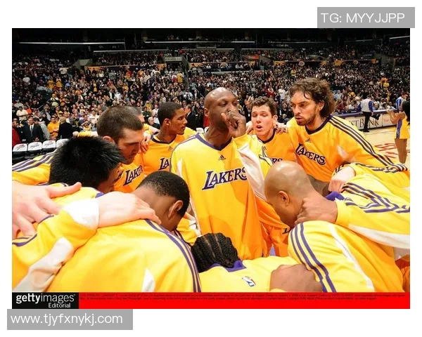 湖人勇士激战再续NBA季后赛焦点对决引发球迷热议 湖人勇士激战再续NBA季后赛焦点对决引发球迷热议